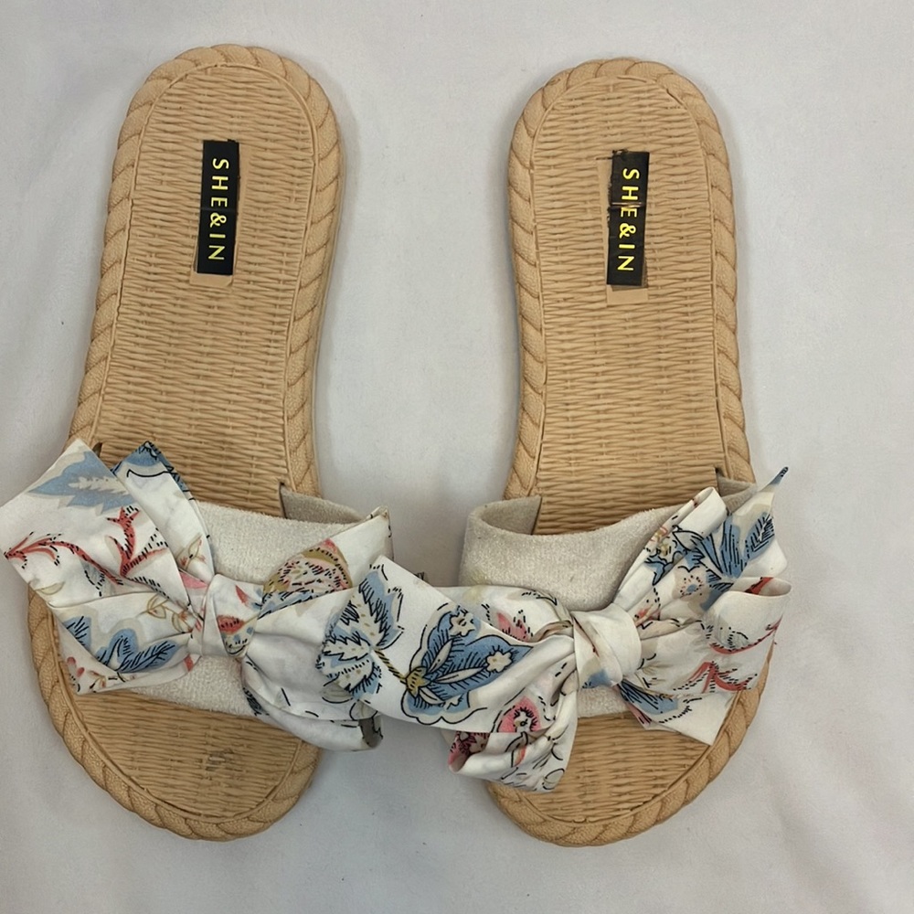 She & In slippers/sandals - Picture 5 of 12
